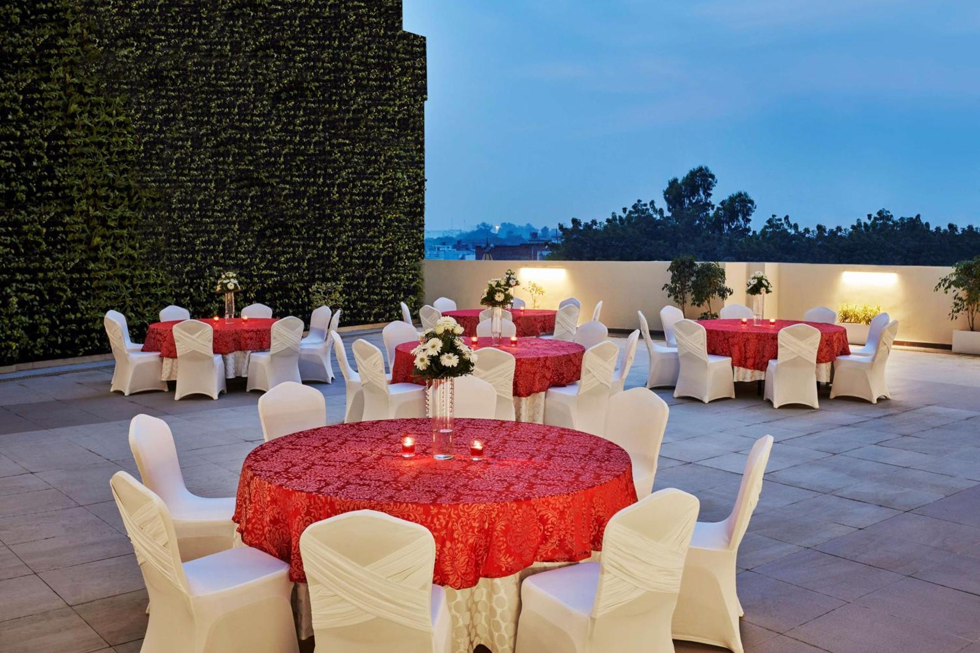 Hilton Garden Inn Lakhnau Kültér fotó